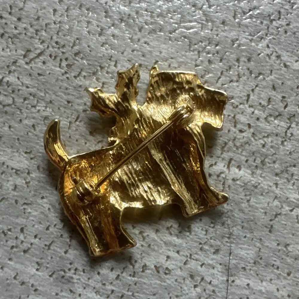 Vtg Scotty Dog with Holly Leaf Collar Gold Tone Rhinestone Brooch Pin